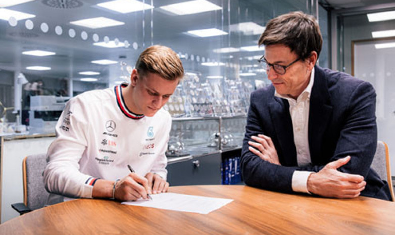 Mercedes объявила о подписании контракта с Миком Шумахером на сезон 2023 года