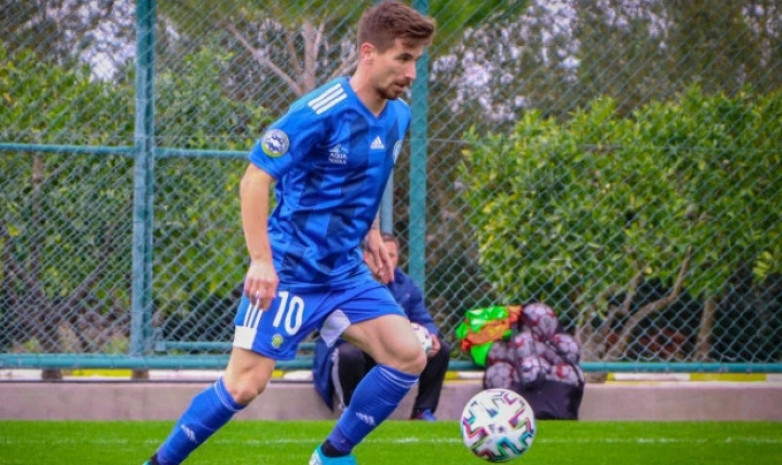 Актауский «Каспий» продлил контракт с португальским полузащитником