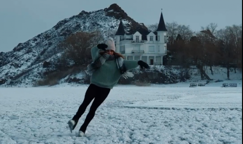 ВИДЕО. Казахстанская фигуристка исполнила номер на льду Капшагая под песню Батыра