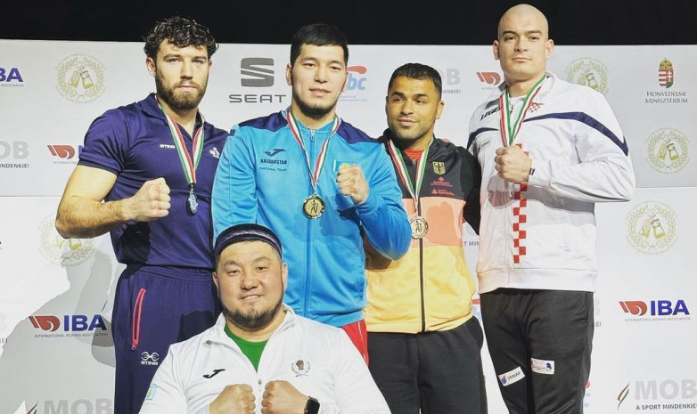 Шесть из шести. Казахстанские боксеры выиграли свои финалы на турнире в Венгрии