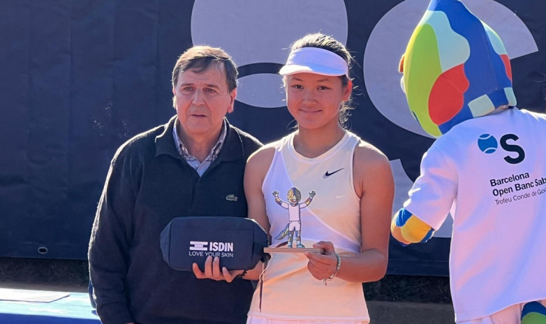 Казахстанскую теннисистку наградил Мэр Каталонии