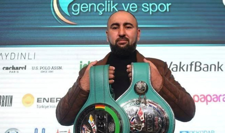 Чемпион WBC продает пояс, завоеванный в Украине, для помощи пострадавшим от землетрясения в Турции