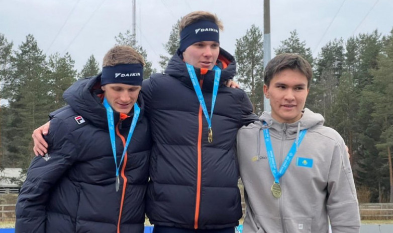 Казахстанские конькобежцы-юниоры завоевали две медали на этапе Кубка мира