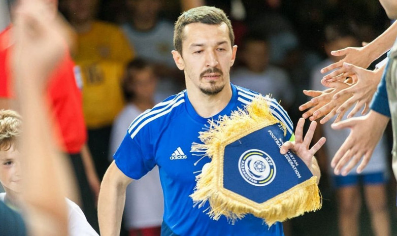 ВИДЕО. Легенда казахстанского футзала показал мастерство владения снарядом для национальной игры