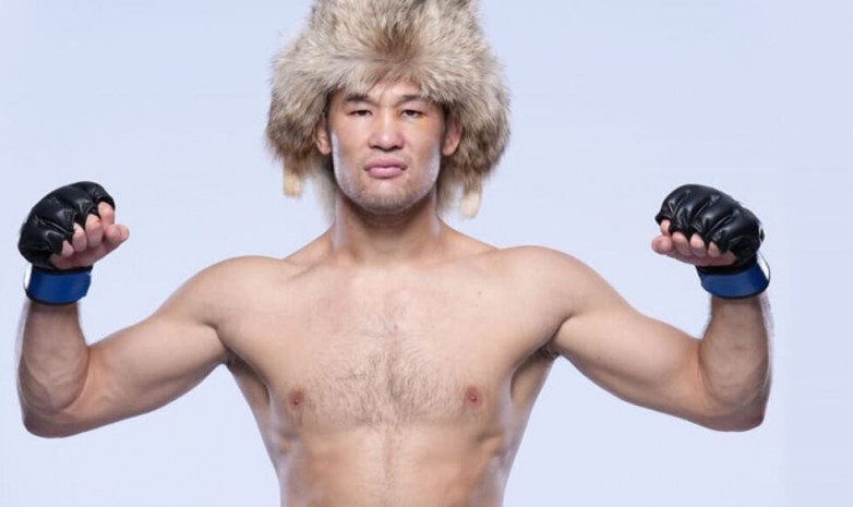 Непобежденный боец UFC дал напутствия казахстанцу в Лас-Вегасе. Видео