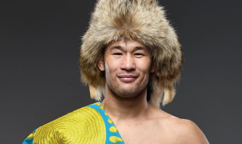 Известный казахстанский боец дал прогноз на титульный бой турнира UFC 285
