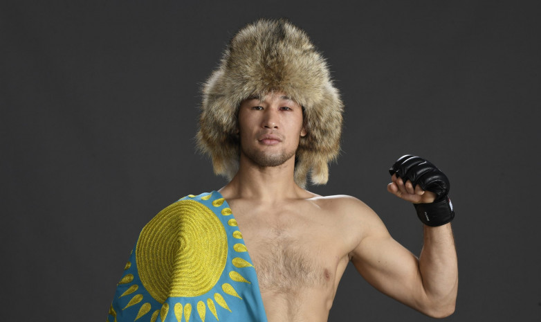 Непобежденный казахстанский боец прошел взвешивание перед пятым боем в UFC 