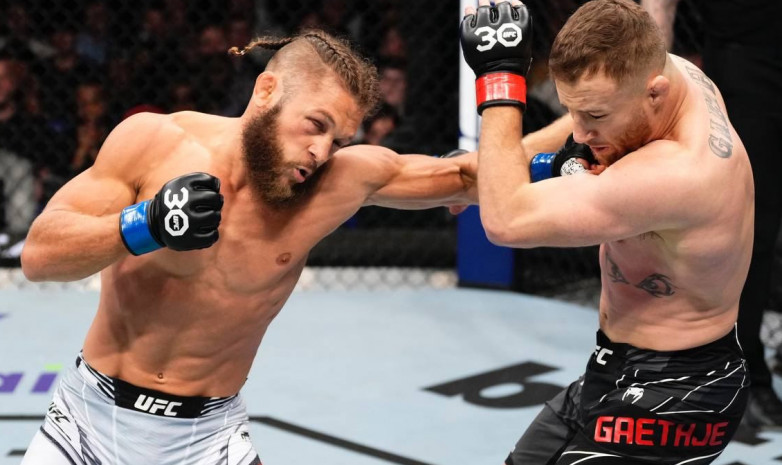 Топовый легковес UFC назвал уроженца Казахстана «настоящим воином»