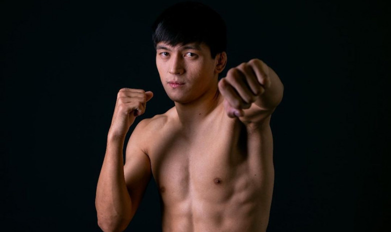 Казахстанский файтер перед дебютом в UFC прилетит в Казахстан
