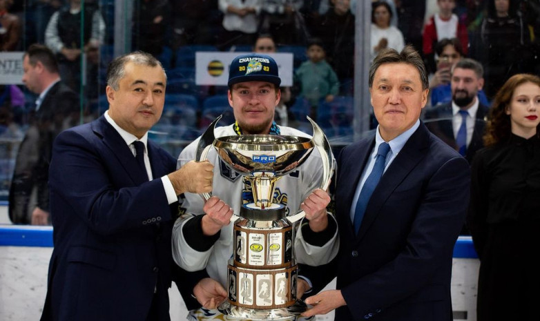 «Номад» награжден Кубком Pro Hokei Ligasy и золотыми медалями чемпионата Казахстана