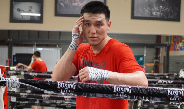 Непобежденный казахстанский боксер нокаутировал соперника на вечере бокса в США