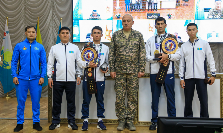 В министерстве обороны Казахстана наградили чемпионов мира-2023 по боксу