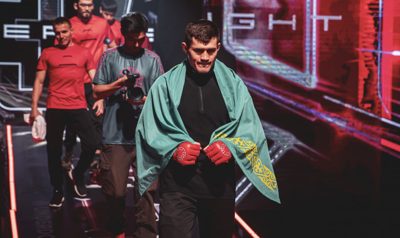 Экс-чемпион FNG из Казахстана уверенно завершил бой на турнире в Алматы. Видео