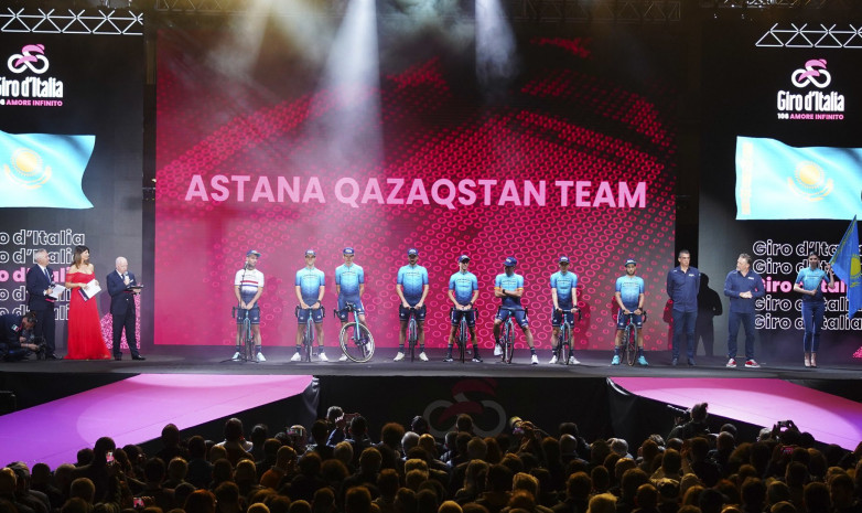 Фоторепортаж с презентации «Астаны» на «Джиро д'Италия-2023» 