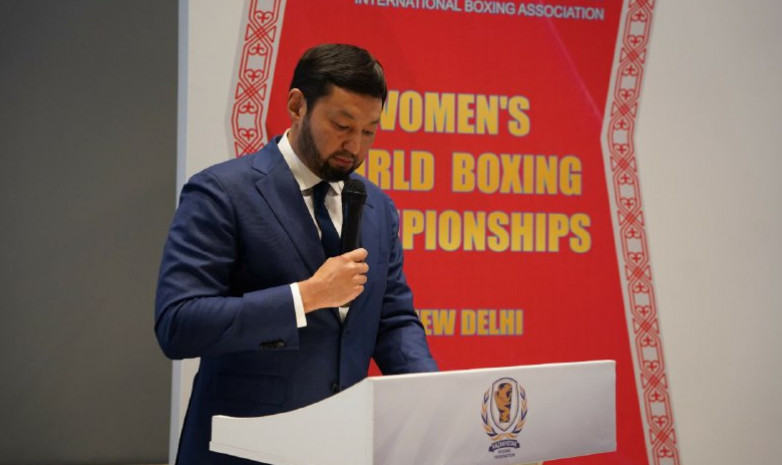Чемпионы мира по боксу получили по 100 тысяч долларов США от президента КФБ Кенеса Ракишева 
