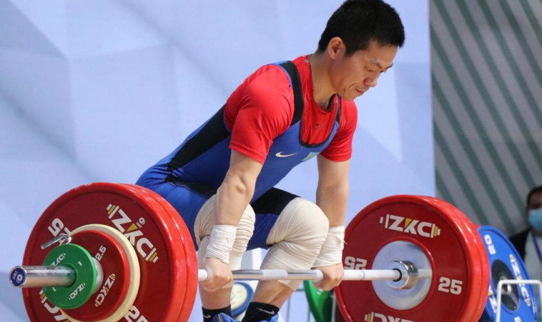 Арли Чонтей стал бронзовым призером чемпионата Азии по тяжелой атлетике 