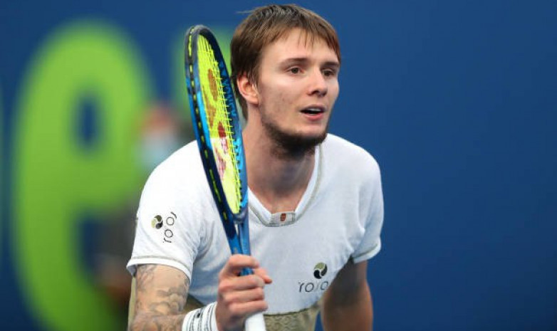 Лучший теннисист Казахстана вышел во второй круг турнира в Риме