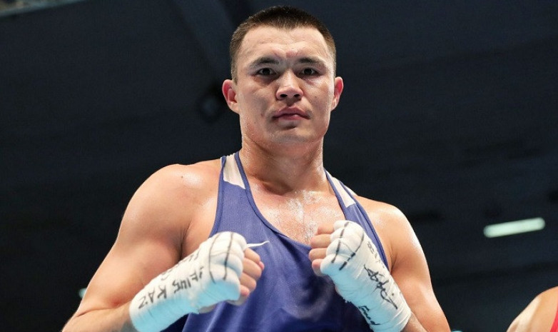 Камшыбек Кункабаев отправил в нокдаун чемпиона России и вышел в 1/8 финала ЧМ по боксу