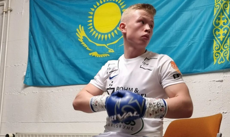 Казахстанский боксер «удосрочил» соперника и завоевал первый титул в карьере