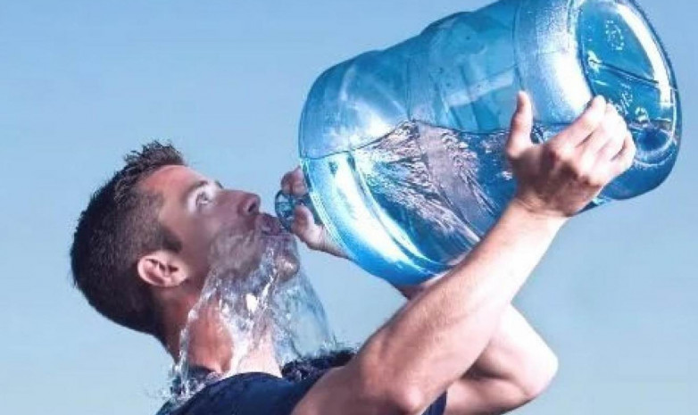 Сколько нужно пить воды летом?