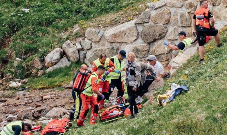 «Он лежал в русле ручья и не дышал». Стали известны подробности гибели гонщика на «Туре Швейцарии»