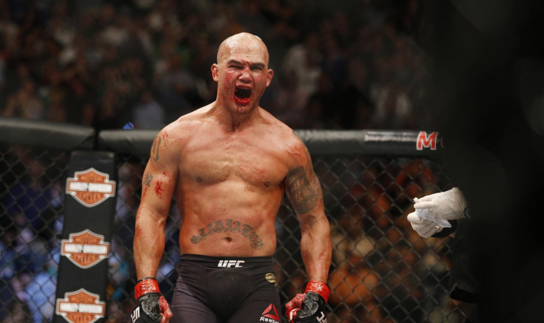 Видео. Экс-чемпион UFC оформил брутальный нокаут в своем последнем бою в карьере