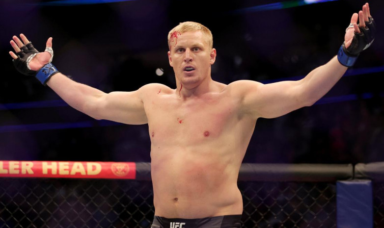 Российский боец стал первым тяжеловесом рейтинга UFC