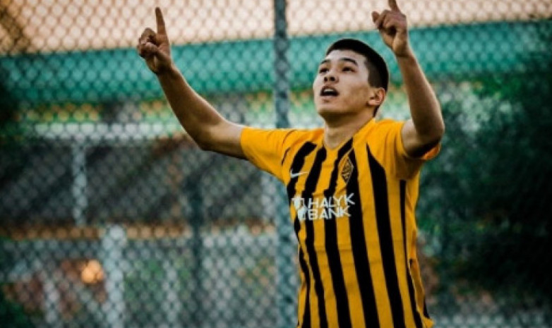 Российский клуб вынес решение по молодому казахстанскому футболисту 