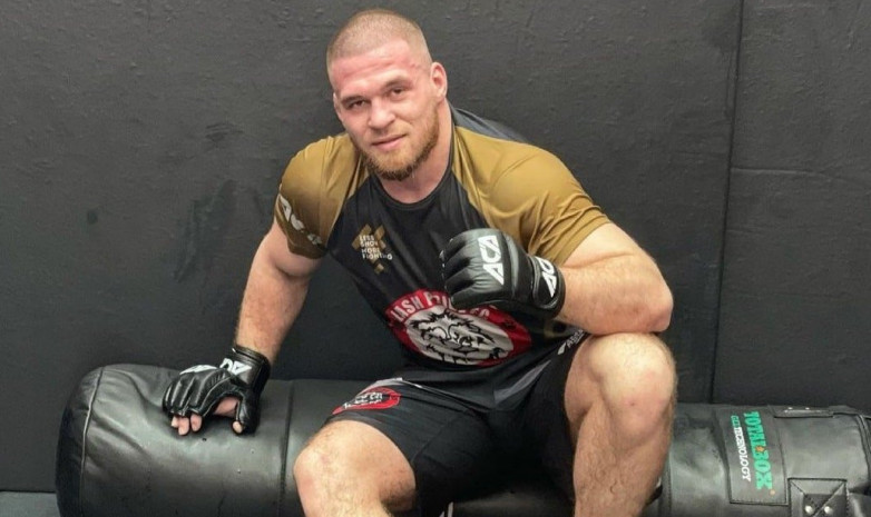Топовый казахстанский боец отреагировал на яркий дебют Асу Алмабаева в UFC