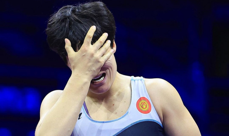Айпери Медет кызы заплакала после выхода в финал чемпионата мира. ФОТО