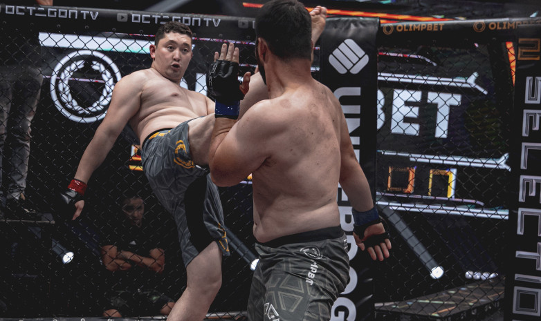 Досрочно завершился бой тяжеловесов из Казахстана на просмотровом турнире ММА. Видео