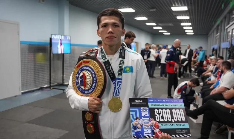 20-летний чемпион мира по боксу из Казахстана сенсационно проиграл на турнире в Актау. ВИДЕО