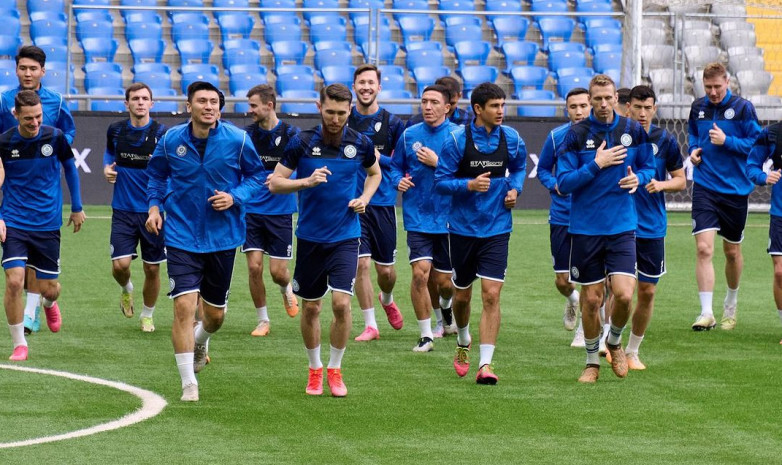 Фоторепортаж с тренировки сборной Казахстана перед отборочным матчем на Евро-2024 с Северной Ирландией