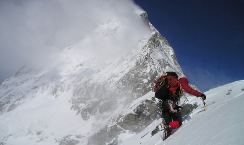 Российская альпинистка упала с высоты 6680 м. Подробности