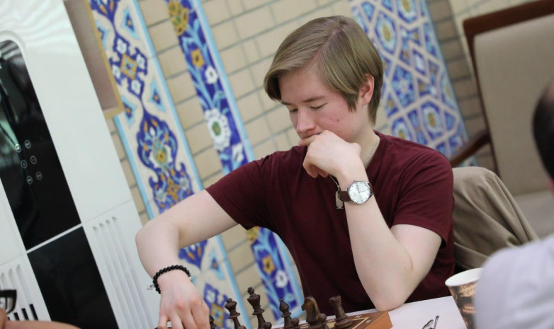 Казахстанец сенсационно разгромил лучшего шахматиста мира