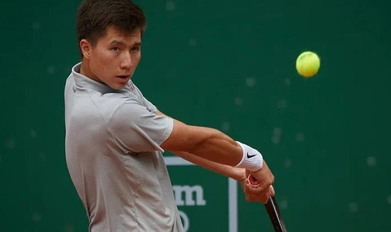Казахстанский теннисист на характере вытащил матч на турнире в США 