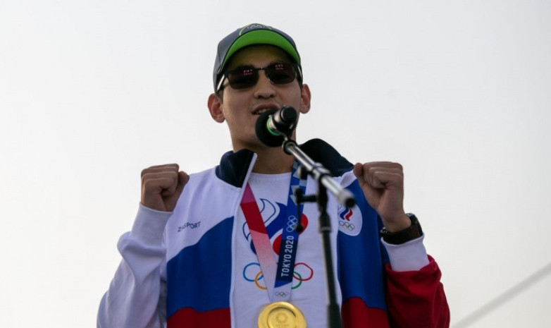 Нокаутом завершился бой олимпийского чемпиона по боксу из России. ВИДЕО