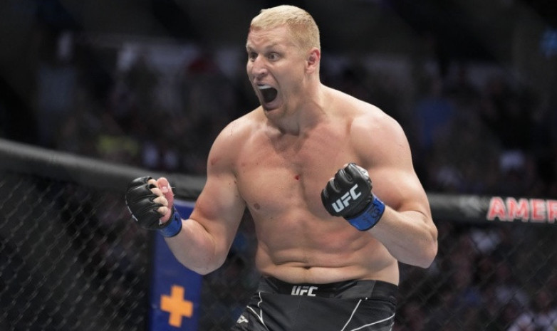 Топовый российский боец рассказал, выйдет ли он с флагом страны на соглавный бой UFC 295