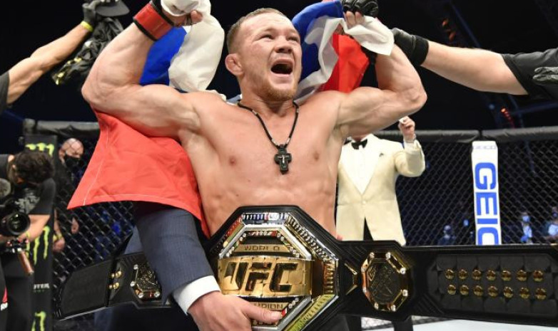 Топовый российский файтер согласился страховать титульный бой на UFC 299