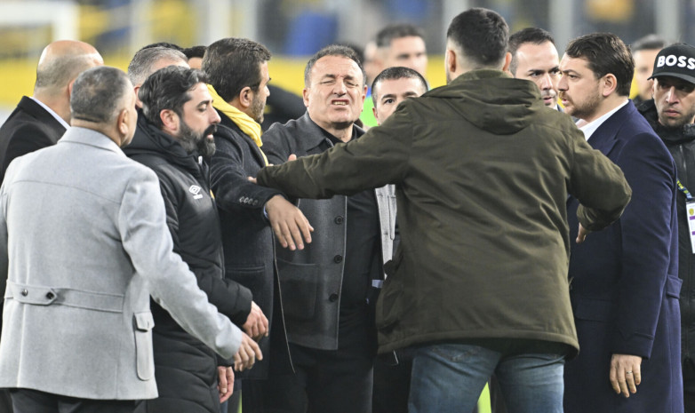 Президент турецкого клуба подал в отставку после нападения на арбитра