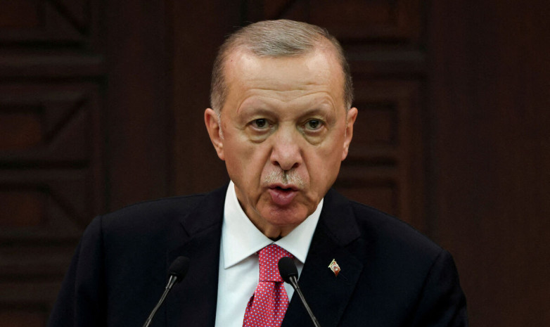Президент Турции поговорил с пострадавшим арбитром после скандального нападения президента клуба