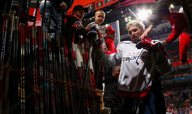 ВИДЕО. Легендарный российский хоккеист набрал 1500 очков в НХЛ