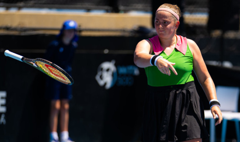 Обматерившая Рыбакину теннисистка разгромила россиянку в финале турнира в Австралии 