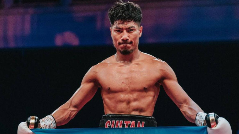 Непобежденный казахстанский боксер прокомментировал 17-ю победу в профи