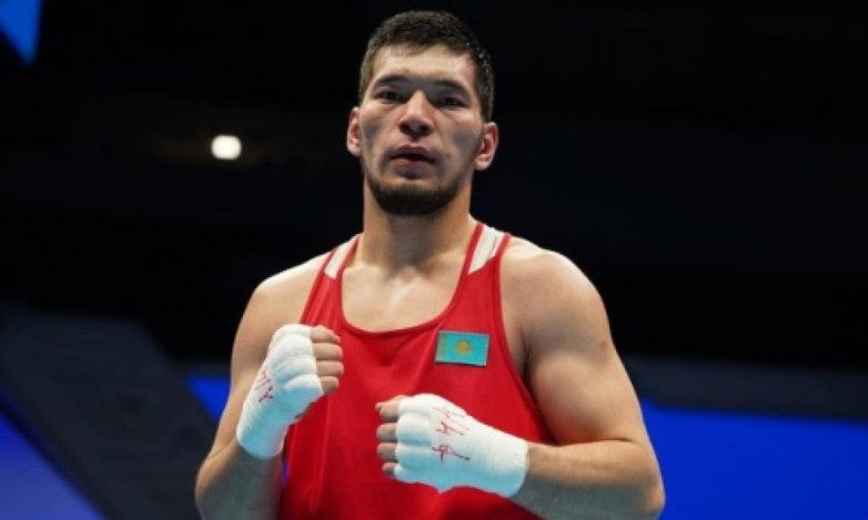 Казахстанский боксер не оставил шансов сопернику в отборе на Олимпиаду-2024