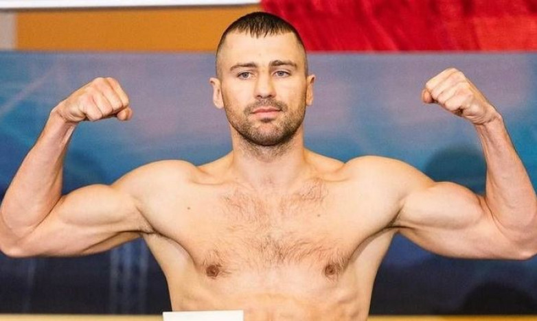 Экс-чемпион мира из Украины рассказал, за кого будет болеть в бою двух звездных боксеров из России