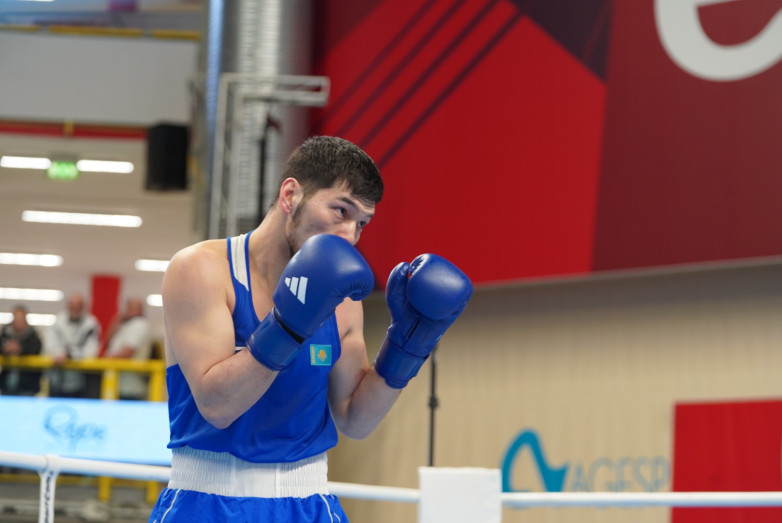 Чемпион Азии из Казахстана разгромил титулованного боксера в отборе на Олимпиаду-2024