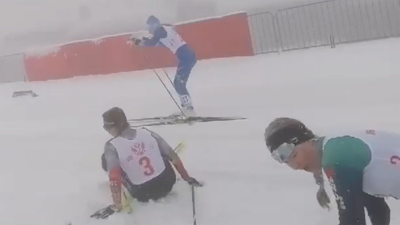 ВИДЕО. Во время лыжной гонки на Спартакиаде учащихся произошел жесткий завал. Есть пострадавшие