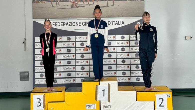 12-летняя гимнастка из Кыргызстана выиграла золото турнира в Италии
