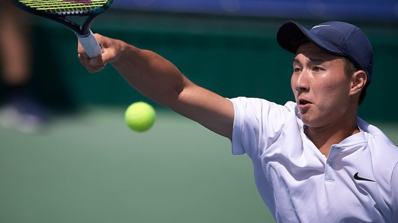 Казахстанский теннисист вышел в четвертьфинал турнира в Мексике